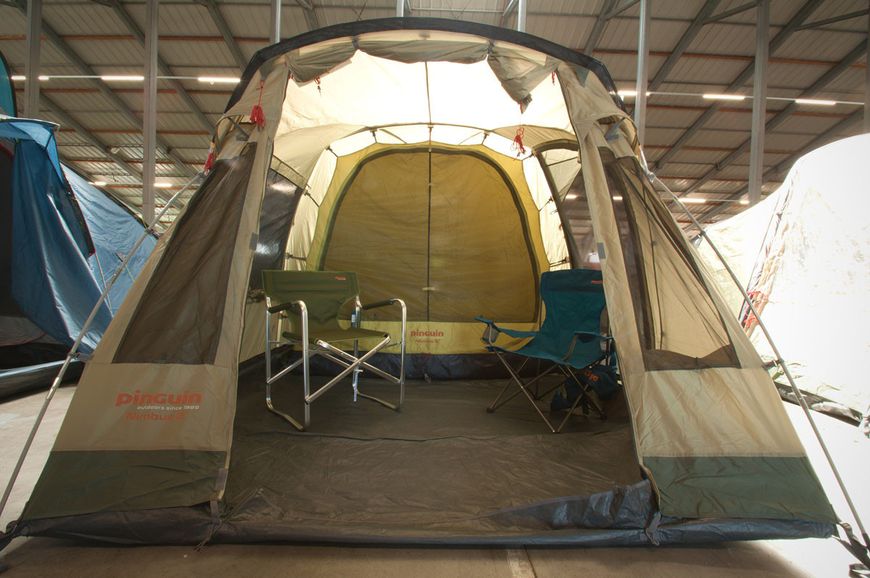 В школе есть трехместные туристические палатки какое
